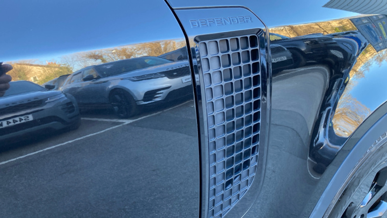 Land Rover Defender 3.0 D300 HSE 110 5dr Auto Diesel Estate